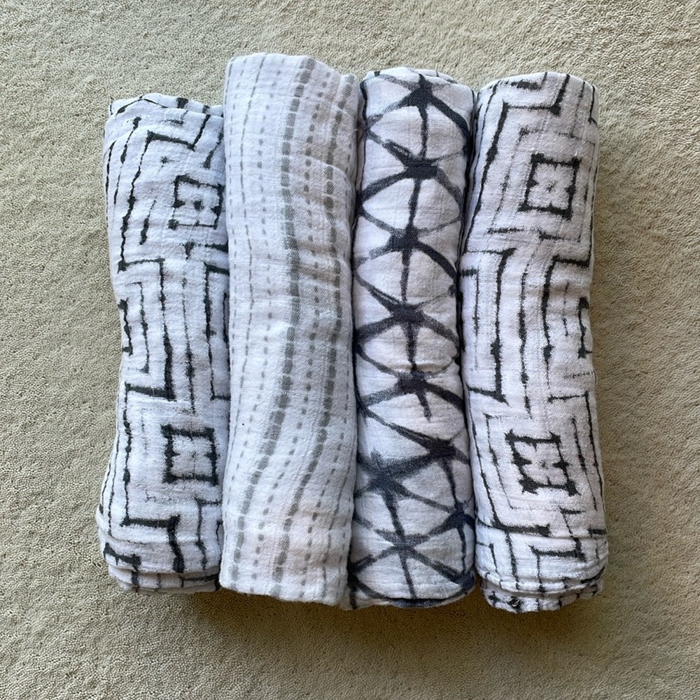 Bundle of 4 Aden + Anais Black and White Swaddle Blankets